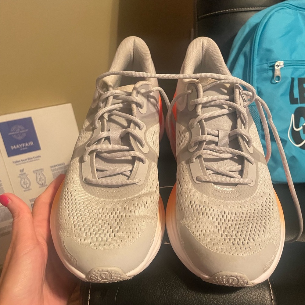 Size 9 Lululemon Athletica Blissfeel shoes - like new condition! - Picture 3 of 6